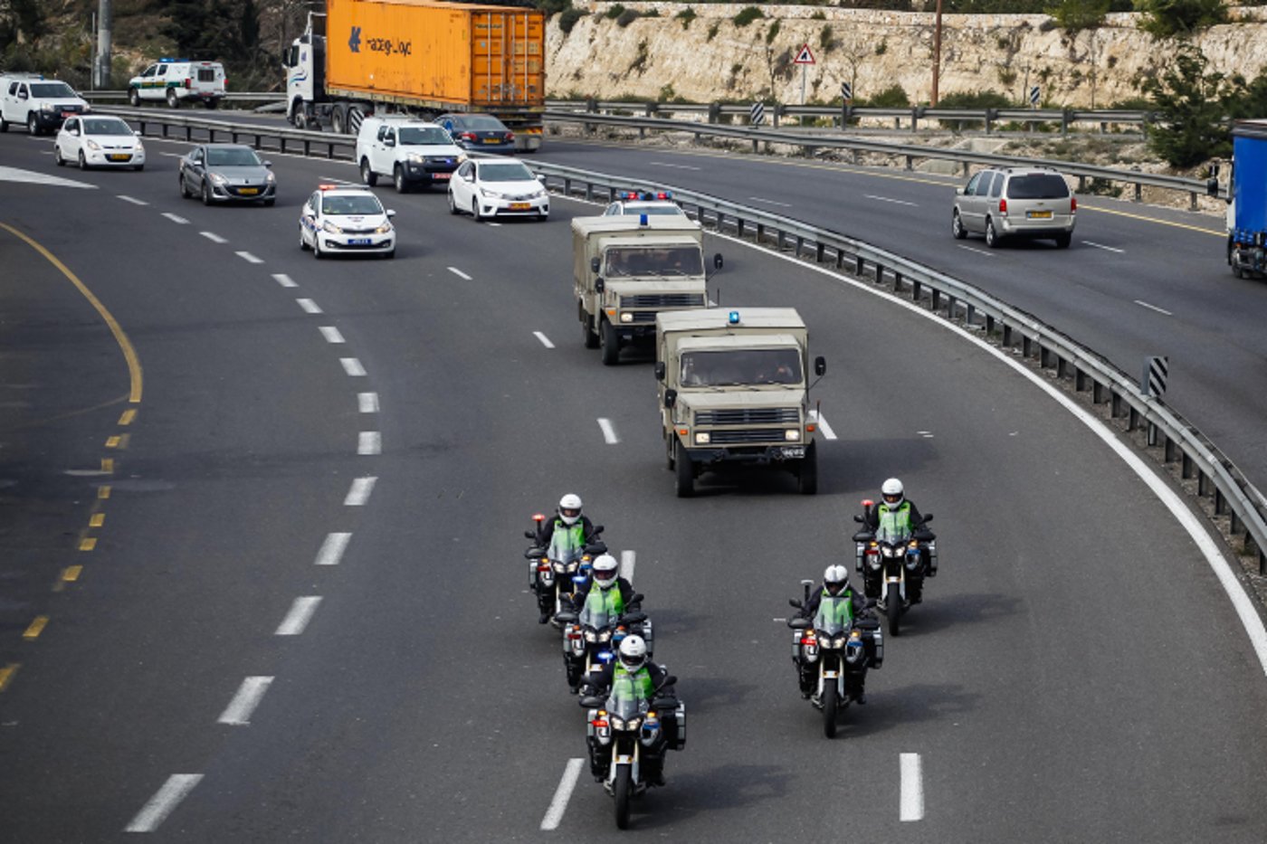 נפרדים מאריאל שרון • גלריה