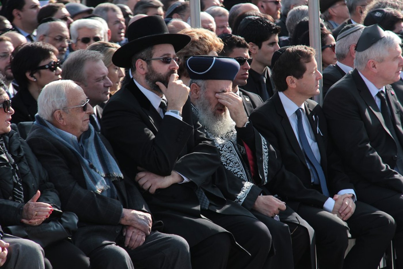 האשכבה: הרבנים הראשיים נשאו תפילה בשירת הזמרת