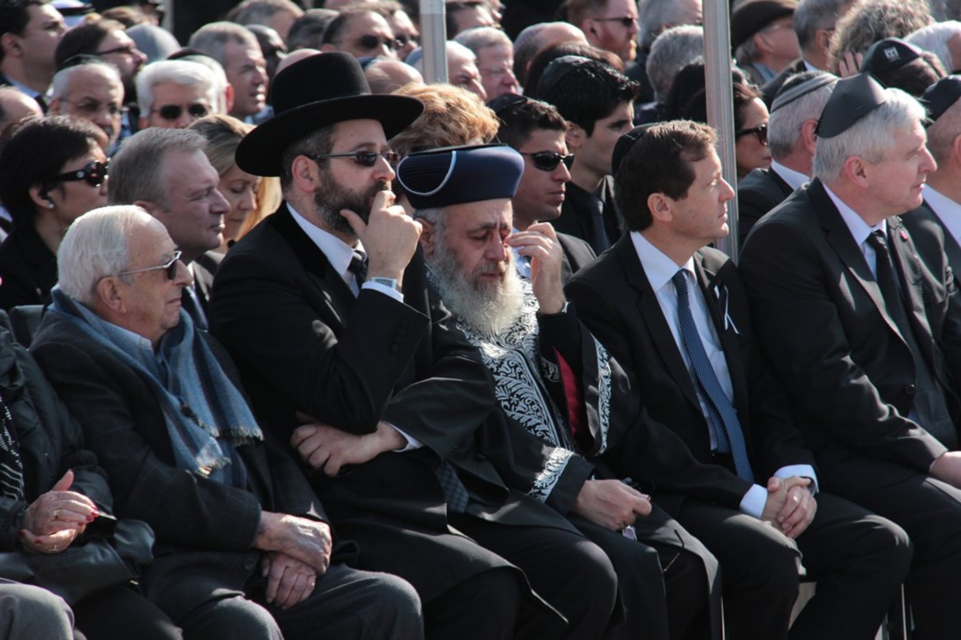 האשכבה: הרבנים הראשיים נשאו תפילה בשירת הזמרת