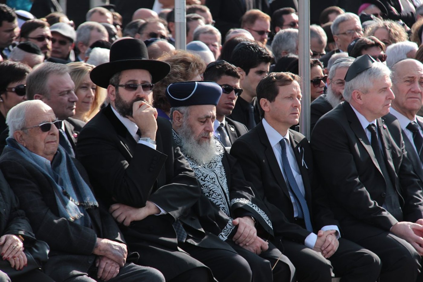 האשכבה: הרבנים הראשיים נשאו תפילה בשירת הזמרת