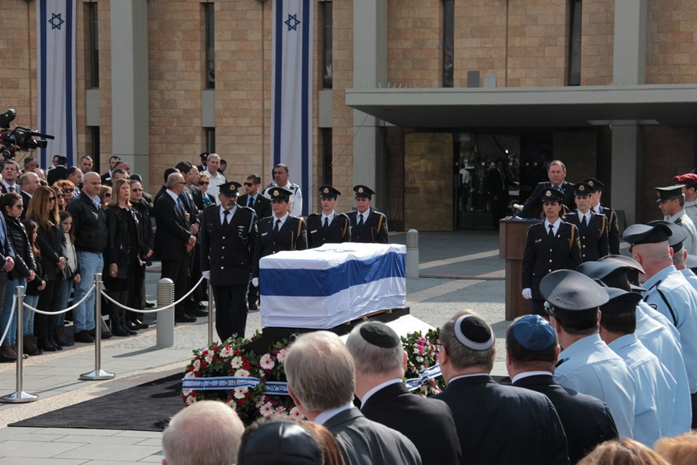 האשכבה: הרבנים הראשיים נשאו תפילה בשירת הזמרת