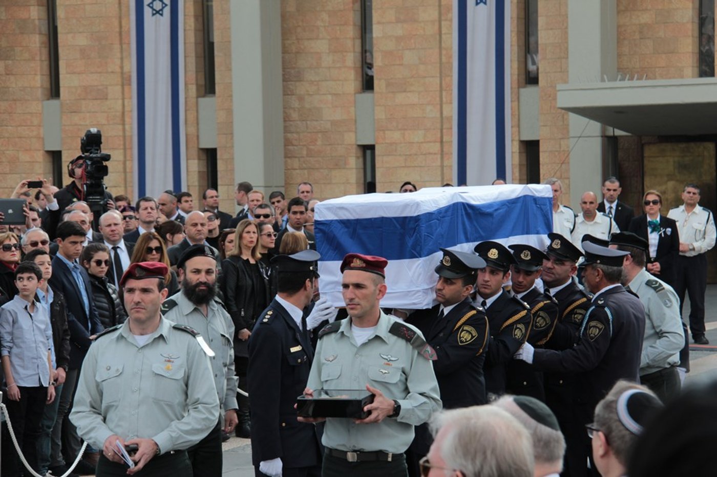 האשכבה: הרבנים הראשיים נשאו תפילה בשירת הזמרת