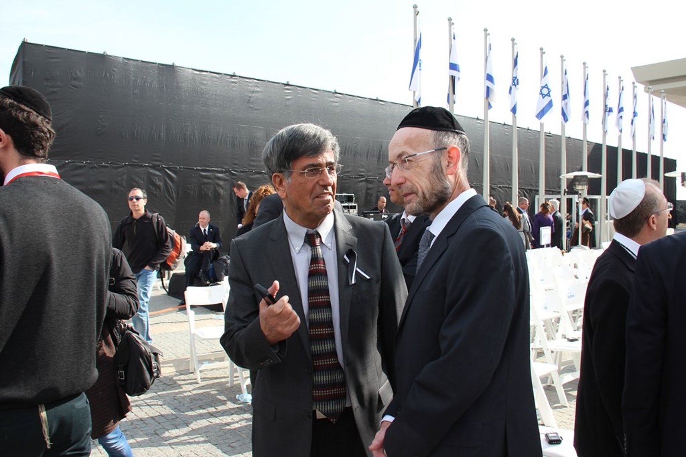 האשכבה: הרבנים הראשיים נשאו תפילה בשירת הזמרת