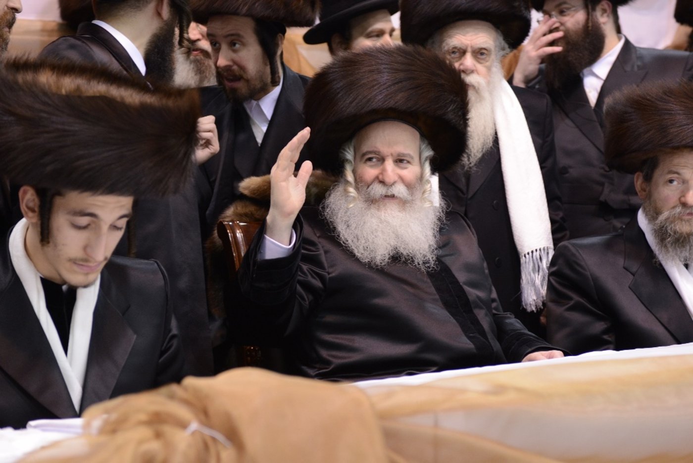 תיעוד ענק: חתונת בת הרבי מבאבוב
