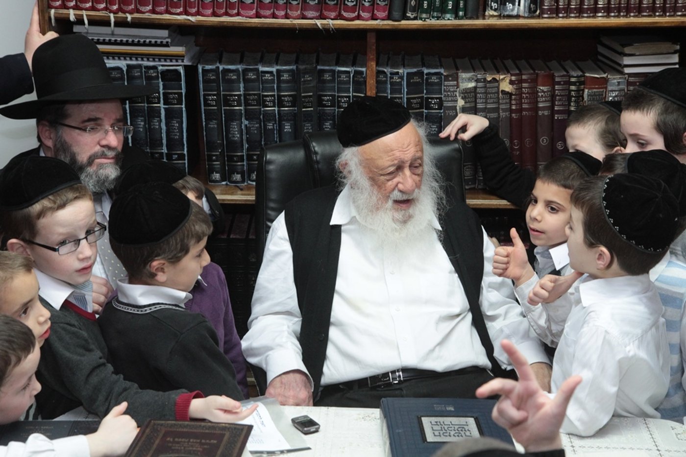 מבית שמש לבתי גדולי ישראל  בבני-ברק • תיעוד