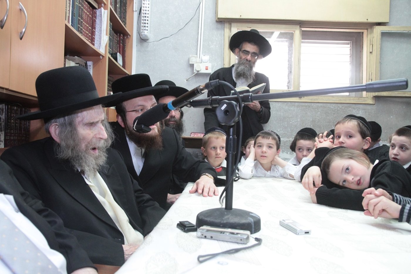 מבית שמש לבתי גדולי ישראל  בבני-ברק • תיעוד