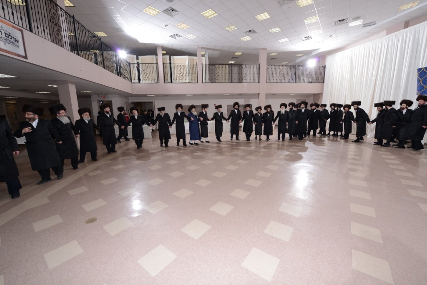 תיעוד ענק: שבע ברכות בבאבוב