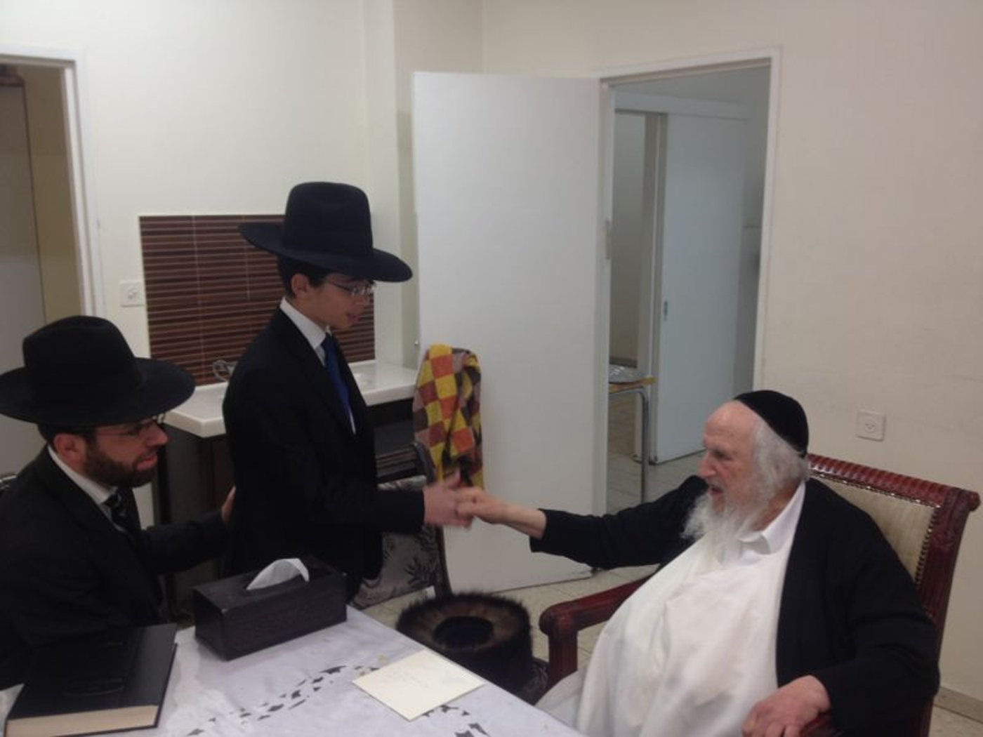 תיעוד: הנכד המשותף התברך אצל הרב שמואל אוירבך
