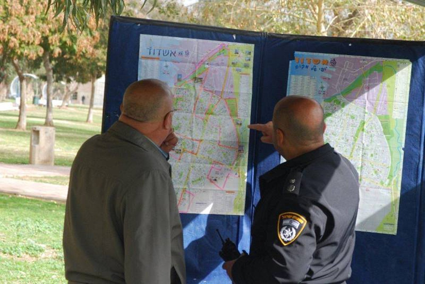 שוטרים בחיפוש אחר הנעדרים