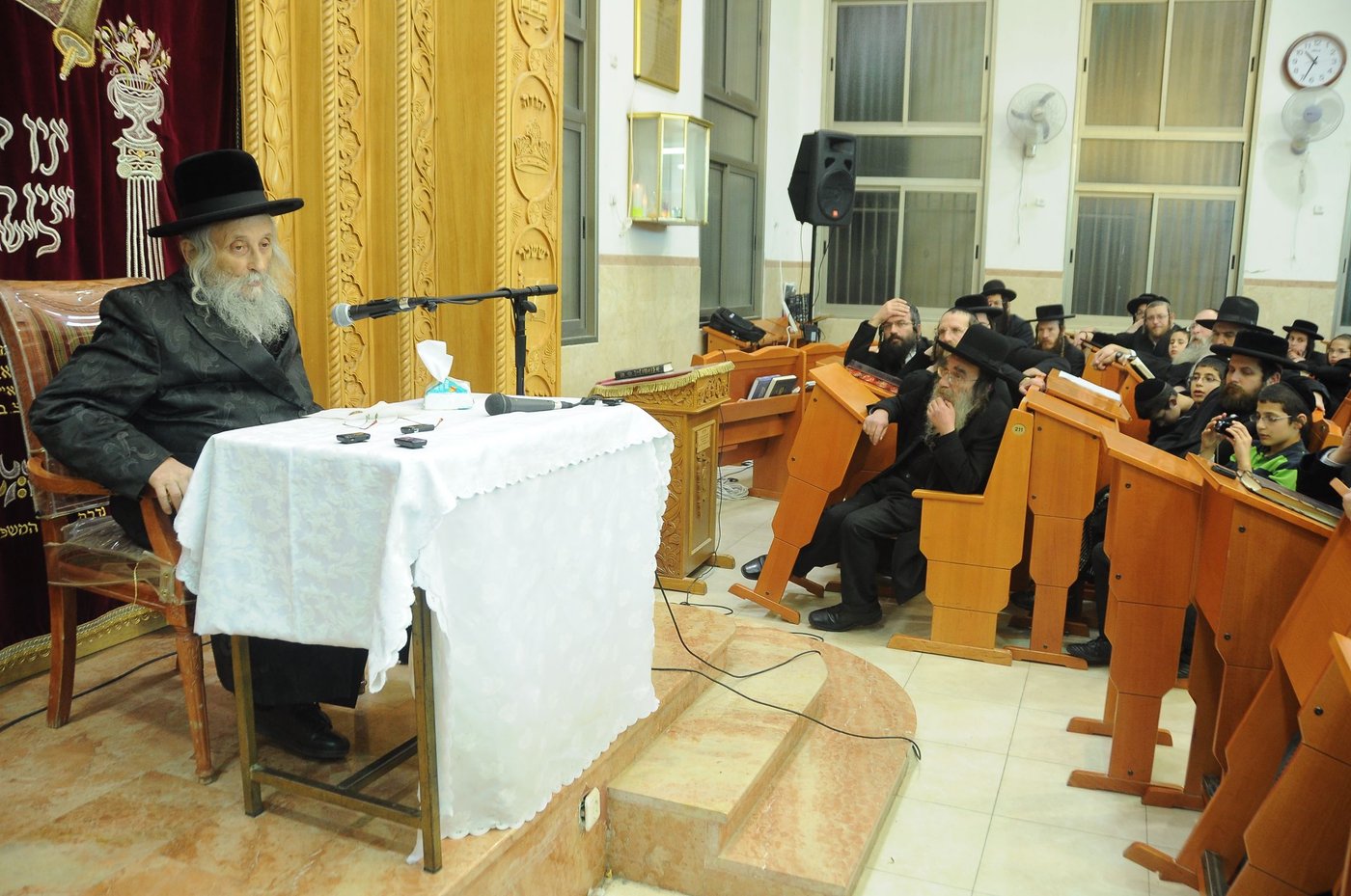 הגאב"ד הגרי"ט וייס: "ביזוי תלמידי חכמים חמור יותר מחפירת קברים"