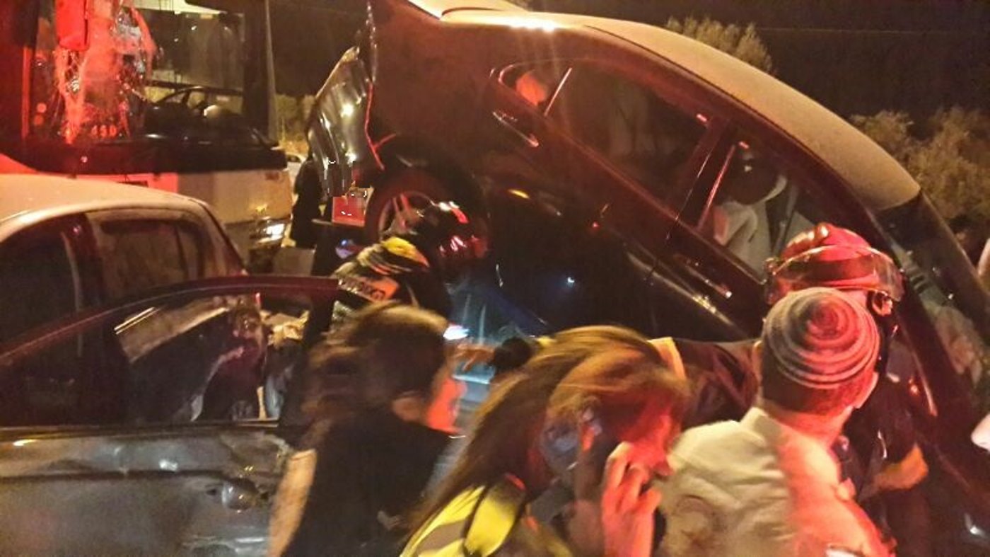 תאונה קשה בכביש 1, שישה נפצעו קל; "היו יכולים להיות כאן הרוגים"