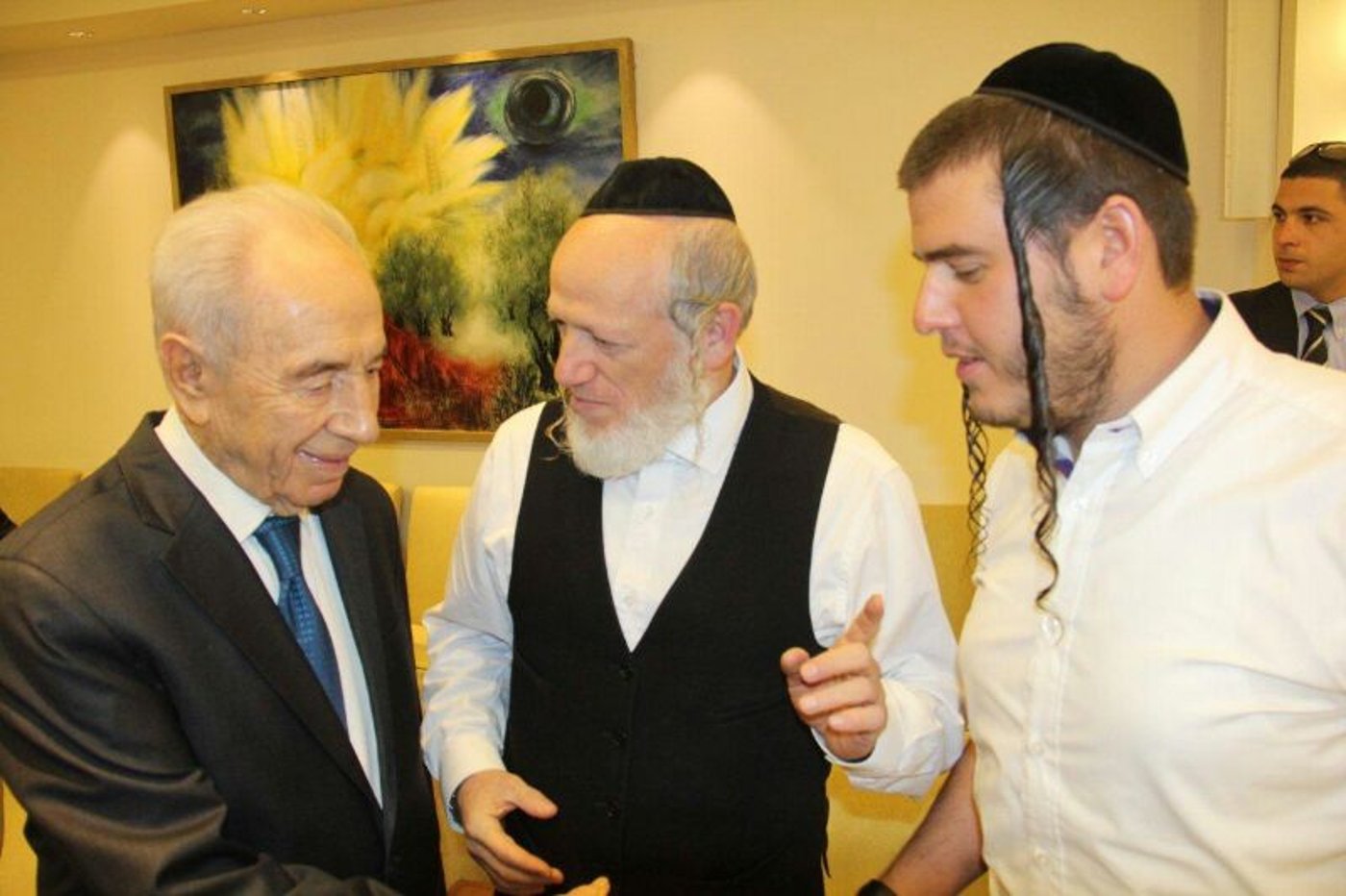הנשיא שמעון פרס חיבק את בערל'ה יעקובוביץ