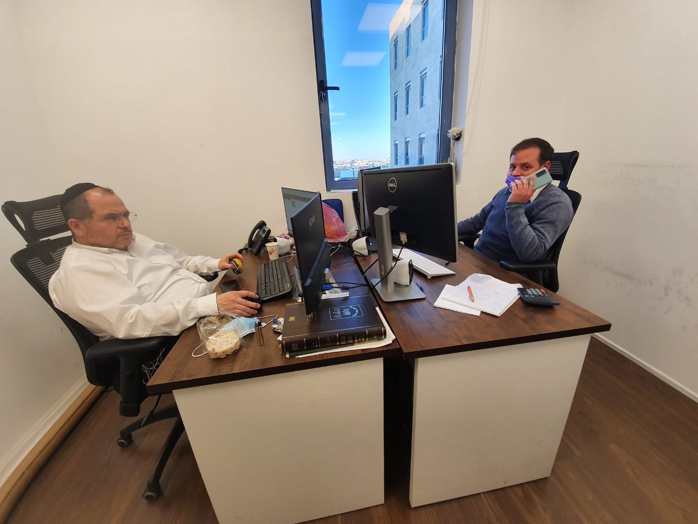 כשלחנני היה חשוב להרגיש ולו לרגע סמנכ"ל...