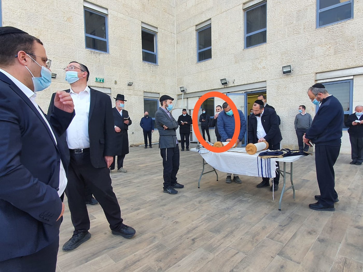 ואיך אפשר בלי שוקי איש המחשבים של כיכר..במנחה של תענית אסתר עם כמעט כל עובדי כיכר....