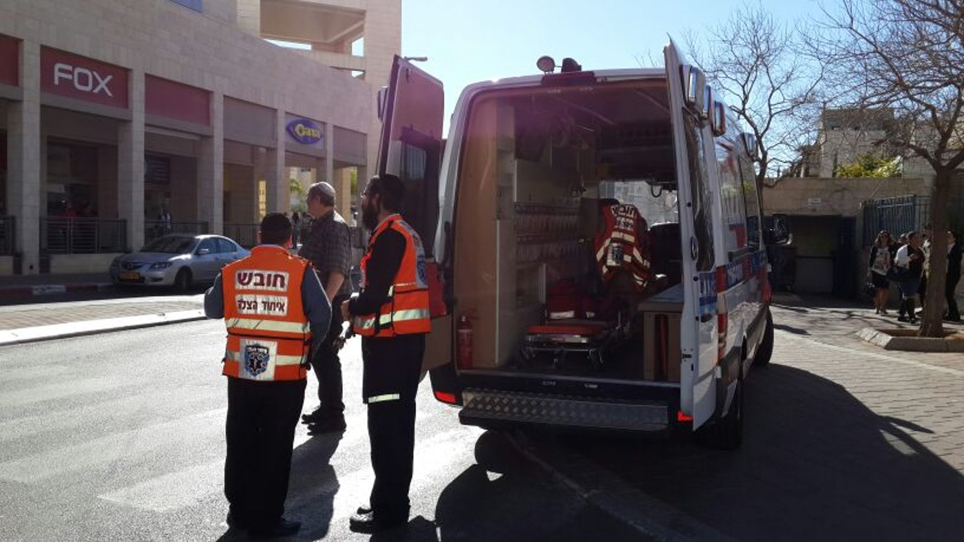צפו: שריפה באלעד, ראש העיר ישראל פרוש התגייס