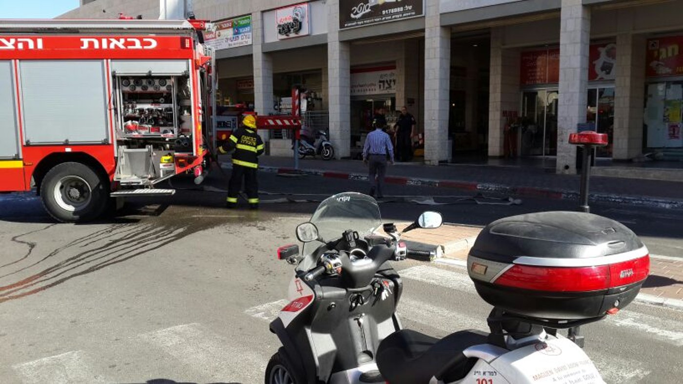 צפו: שריפה באלעד, ראש העיר ישראל פרוש התגייס