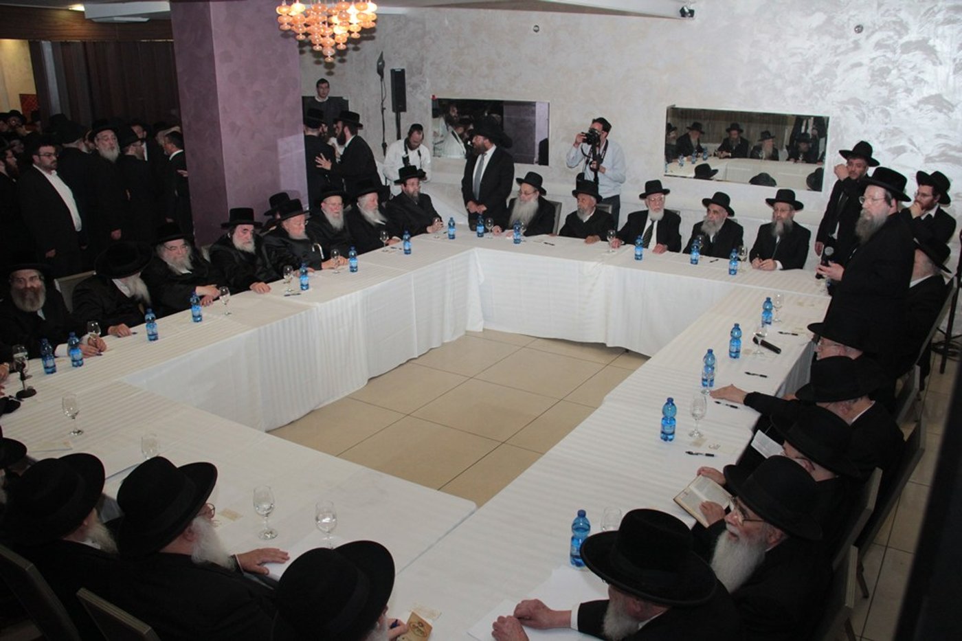 כינוס המועצות ההיסטורי: גלרית ענק