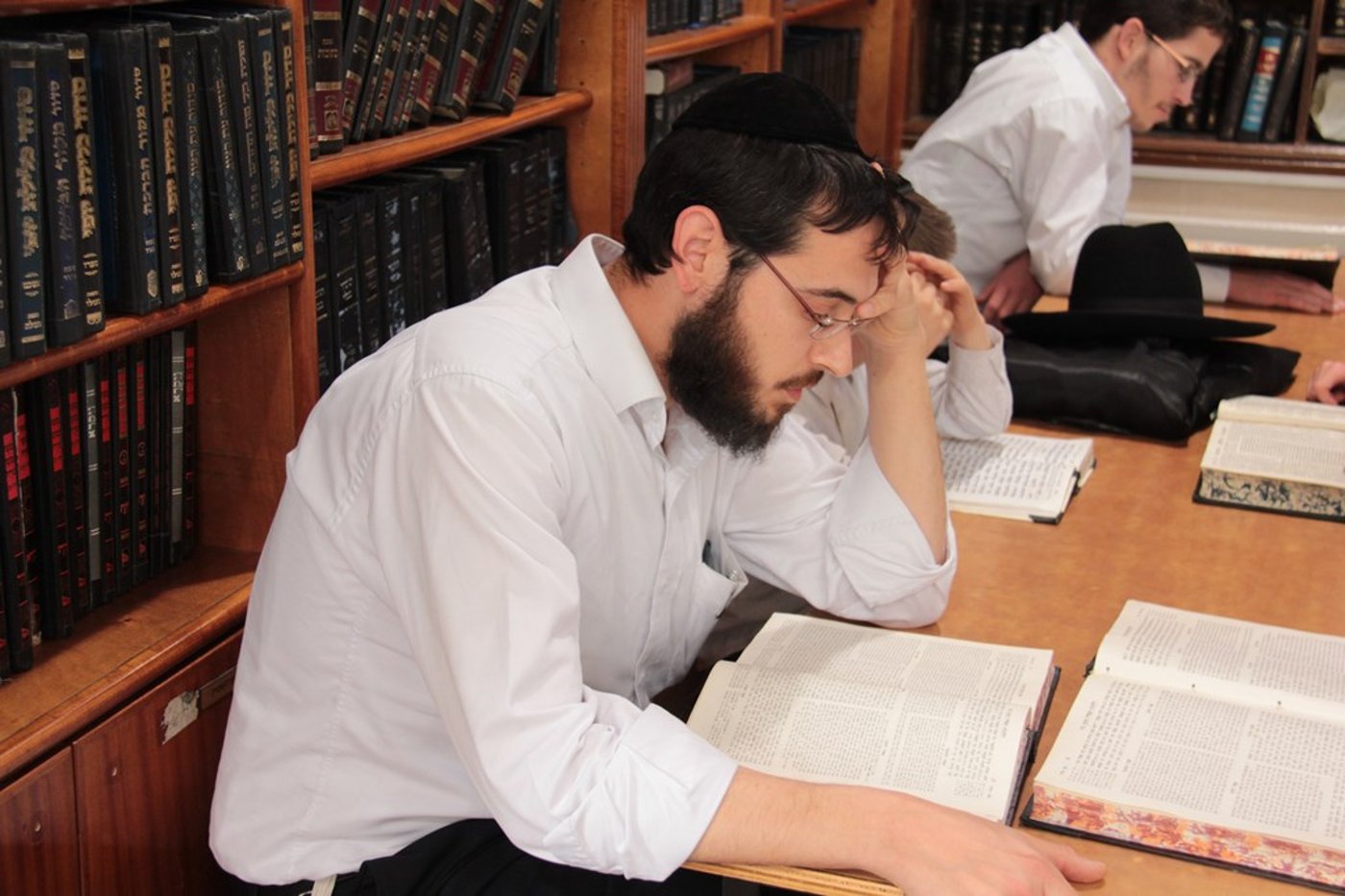 רגע לפני העצרת: עוסקים בתורה
