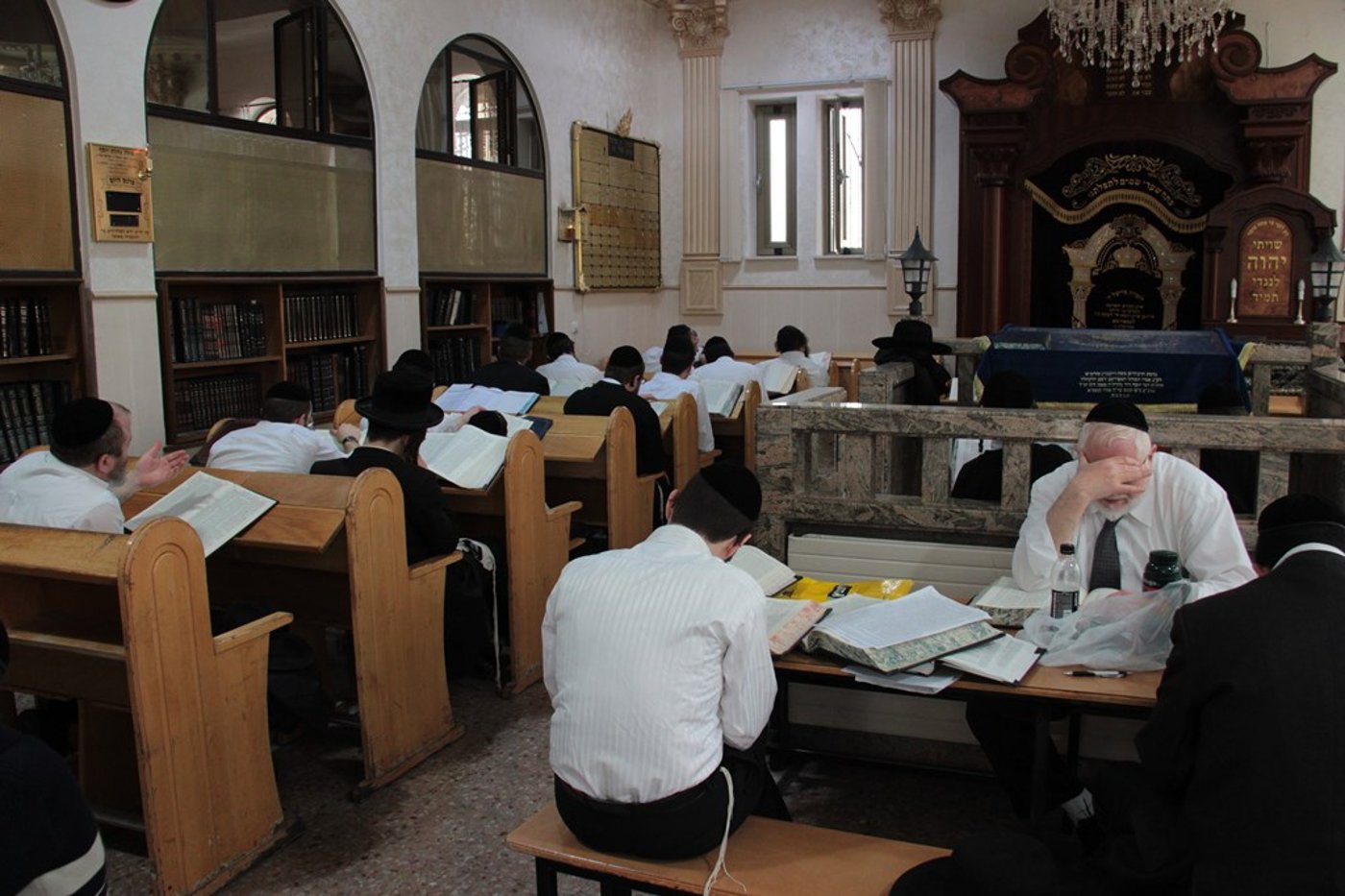 רגע לפני העצרת: עוסקים בתורה
