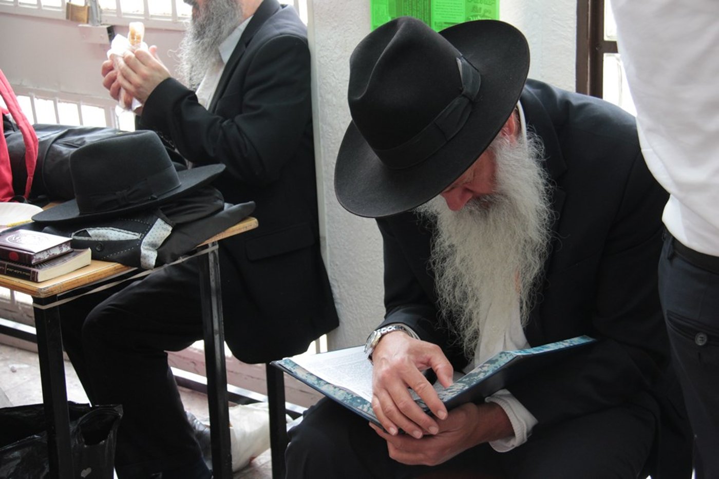 רגע לפני העצרת: עוסקים בתורה