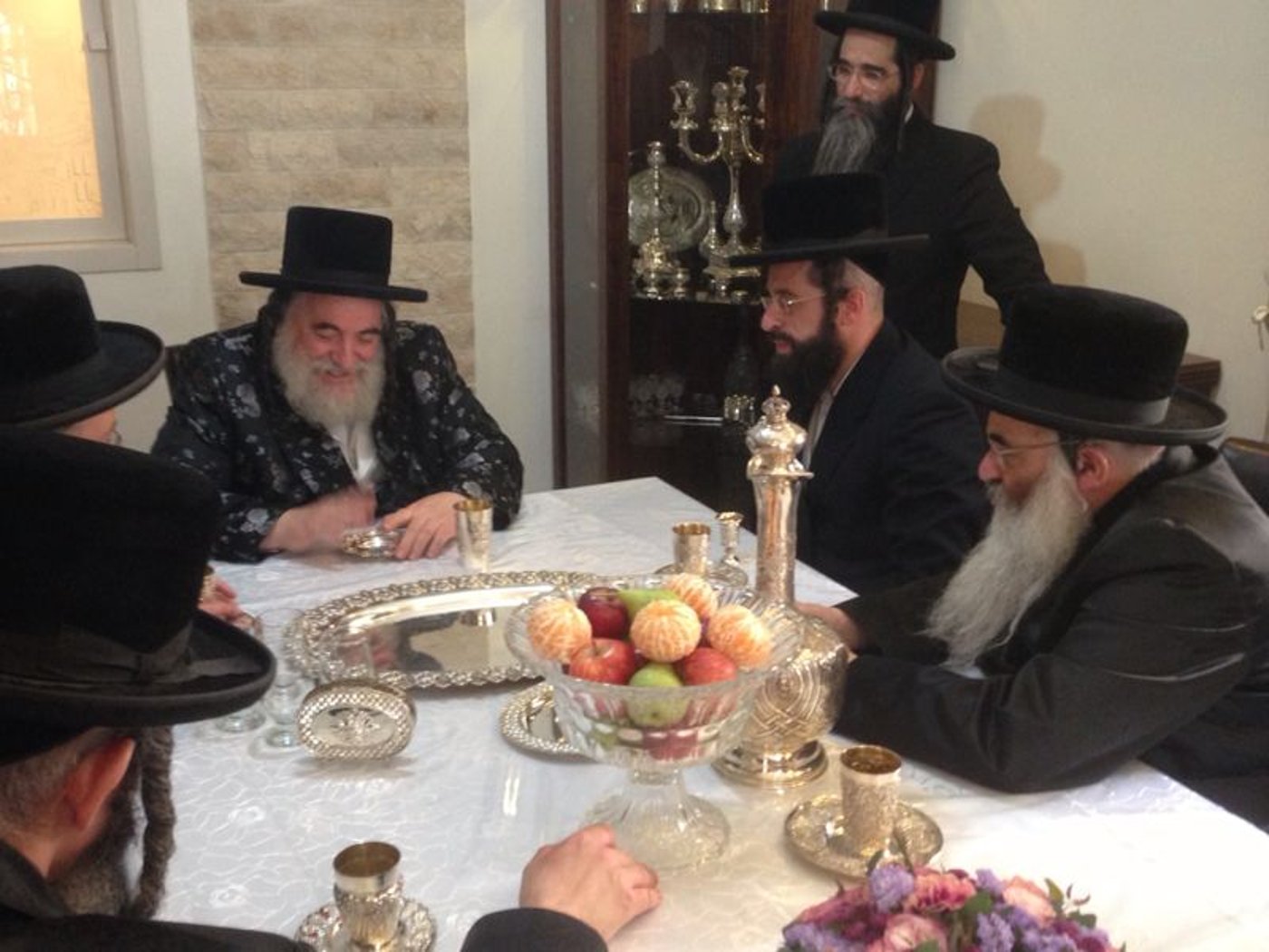 האדמו"ר מויז'ניץ נגד הסרוגים: למה קוראים להם "הבית היהודי"?