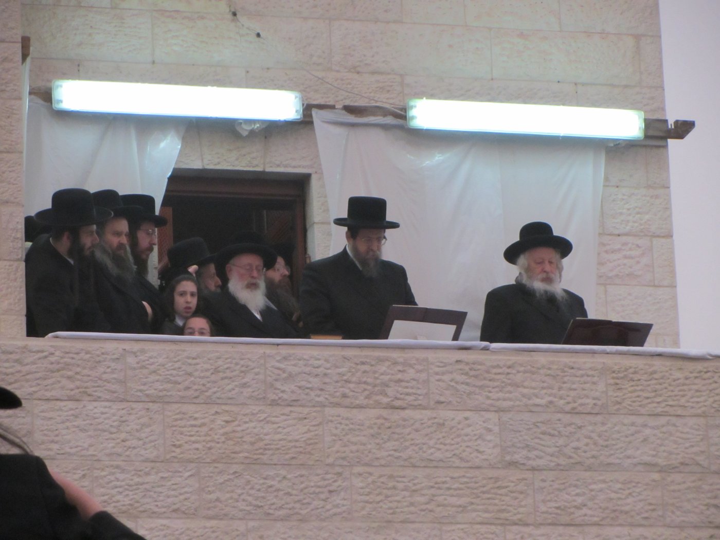 תמונות: האדמו"ר מגור והאדמו"ר מבאיאן ב"עצרת"