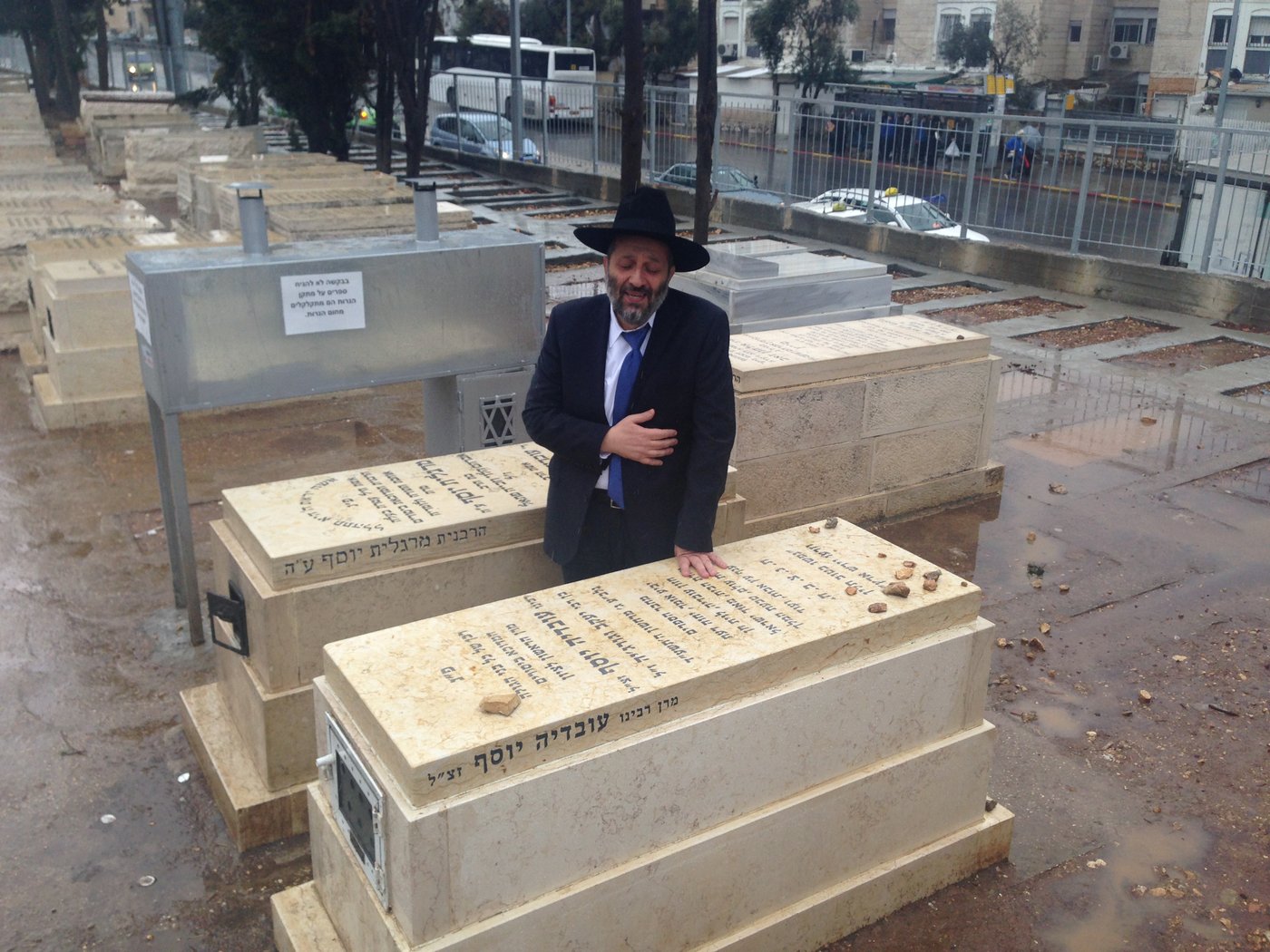 לאחר הניצחון בבית שמש: אריה דרעי עלה לציון מרן הרב עובדיה