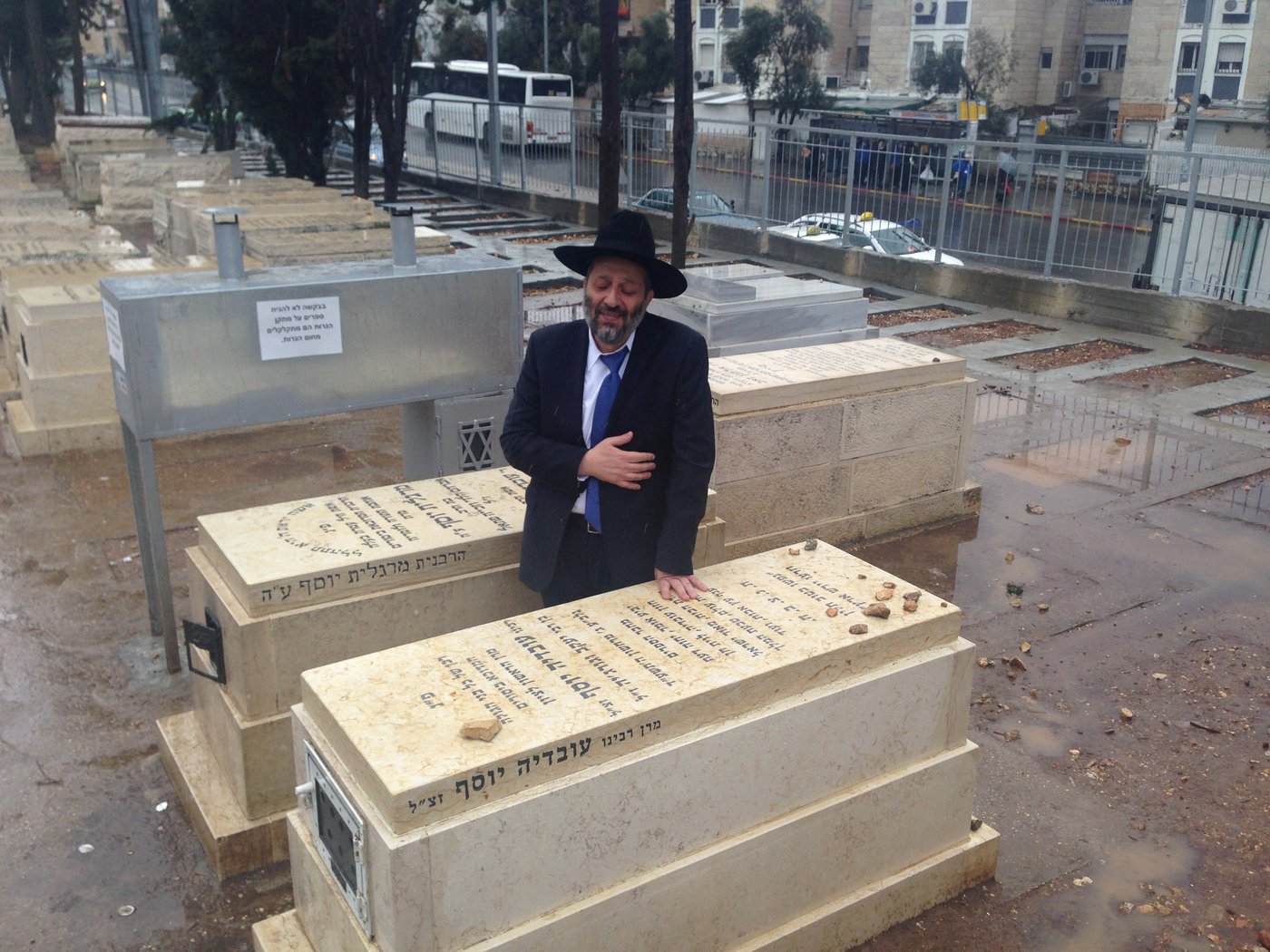 לאחר הניצחון בבית שמש: אריה דרעי עלה לציון מרן הרב עובדיה