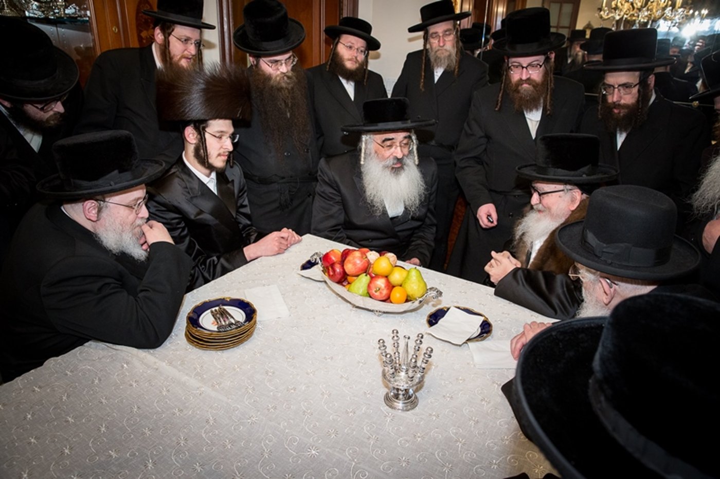האדמו"ר מסקווירא בירך את הרבי מדושינסקי לרגל חתונת בנו