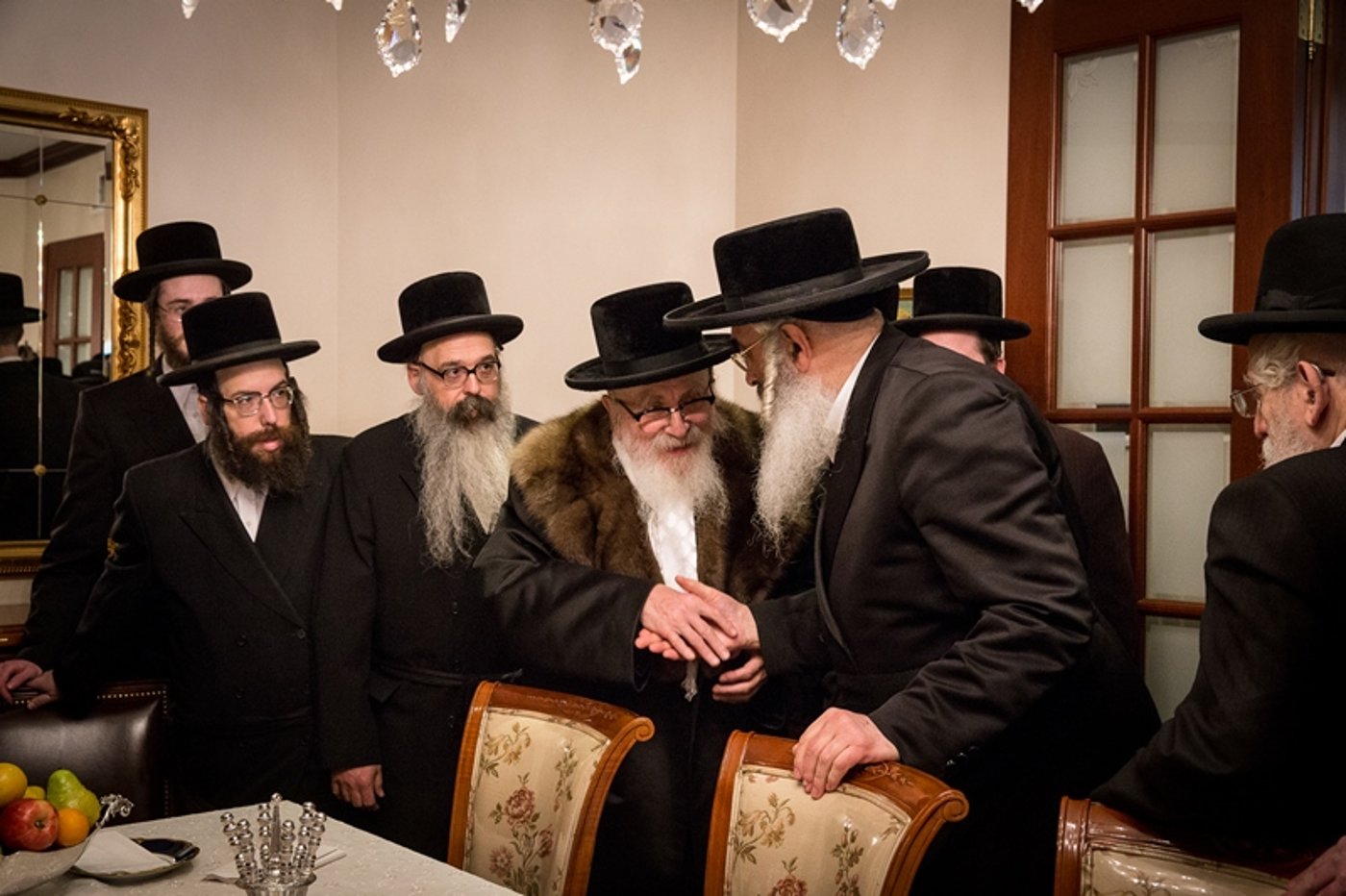 האדמו"ר מסקווירא בירך את הרבי מדושינסקי לרגל חתונת בנו