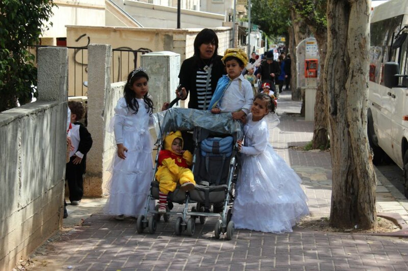 חגיגות פורים בבני ברק תשע"ד • צפו בגלריית תמונות