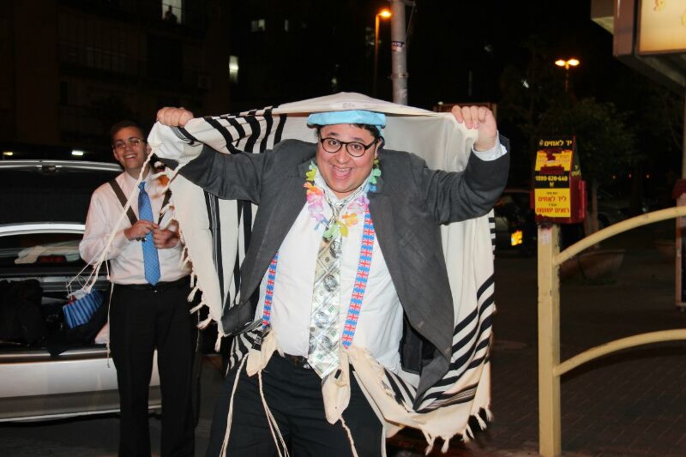 צפו: חוגגים את פורים ברחובות בני ברק