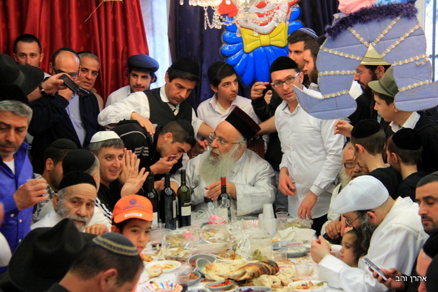 צפו: פורים בחצר המקובל רבי בניהו שמואלי