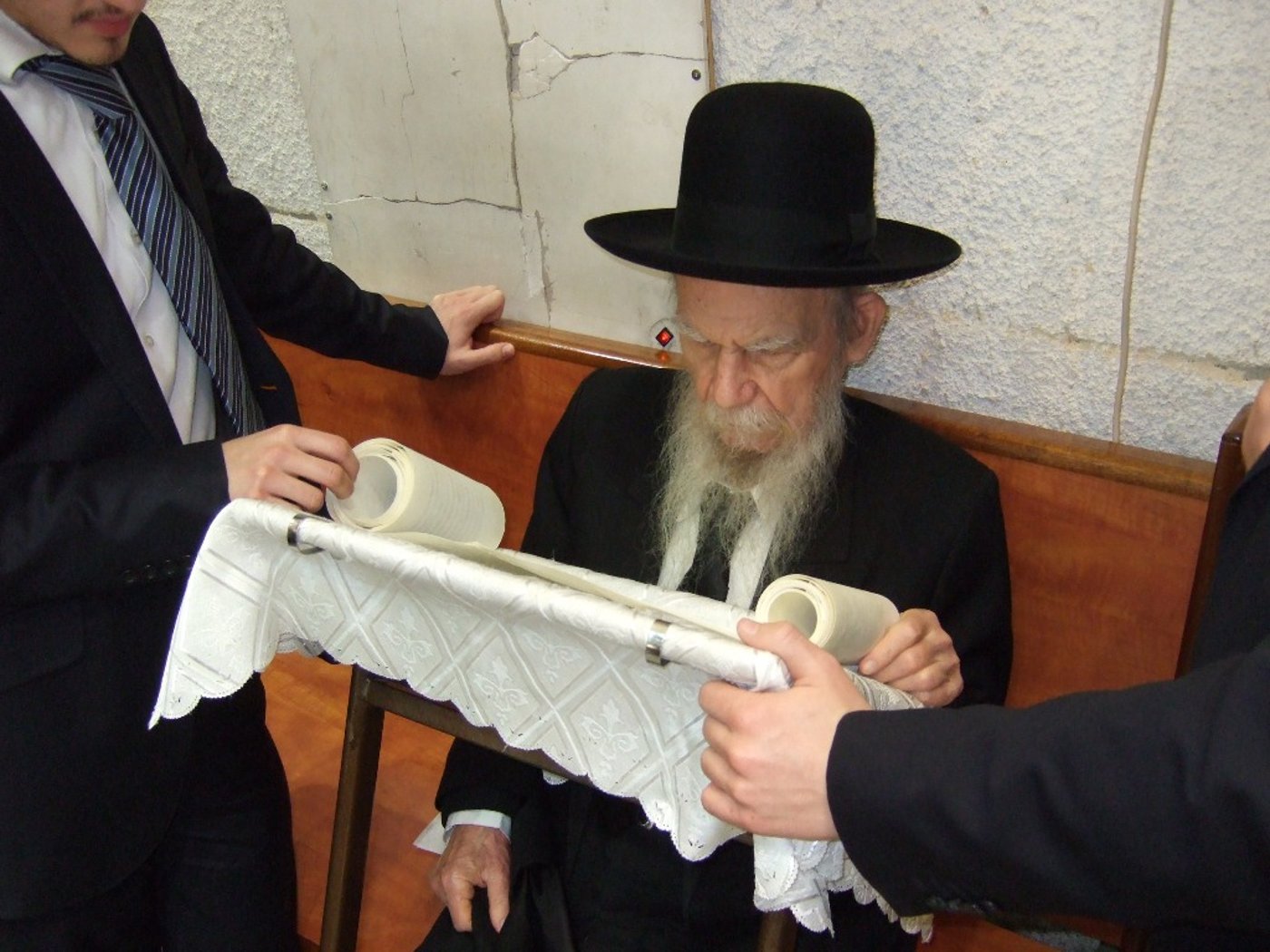 פורים בישיבת פוניבז' • תיעוד ענק