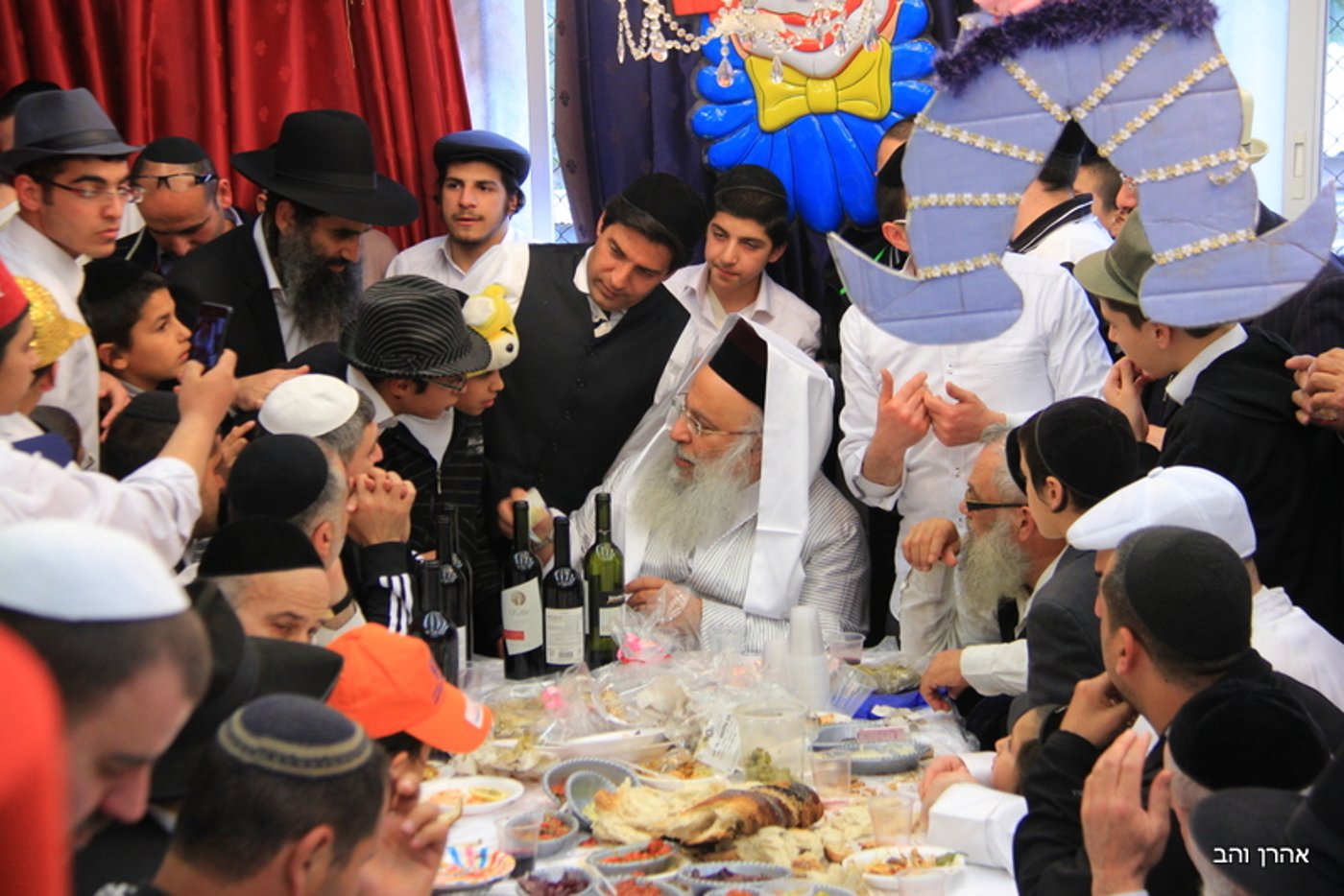 צפו: פורים בחצר המקובל רבי בניהו שמואלי