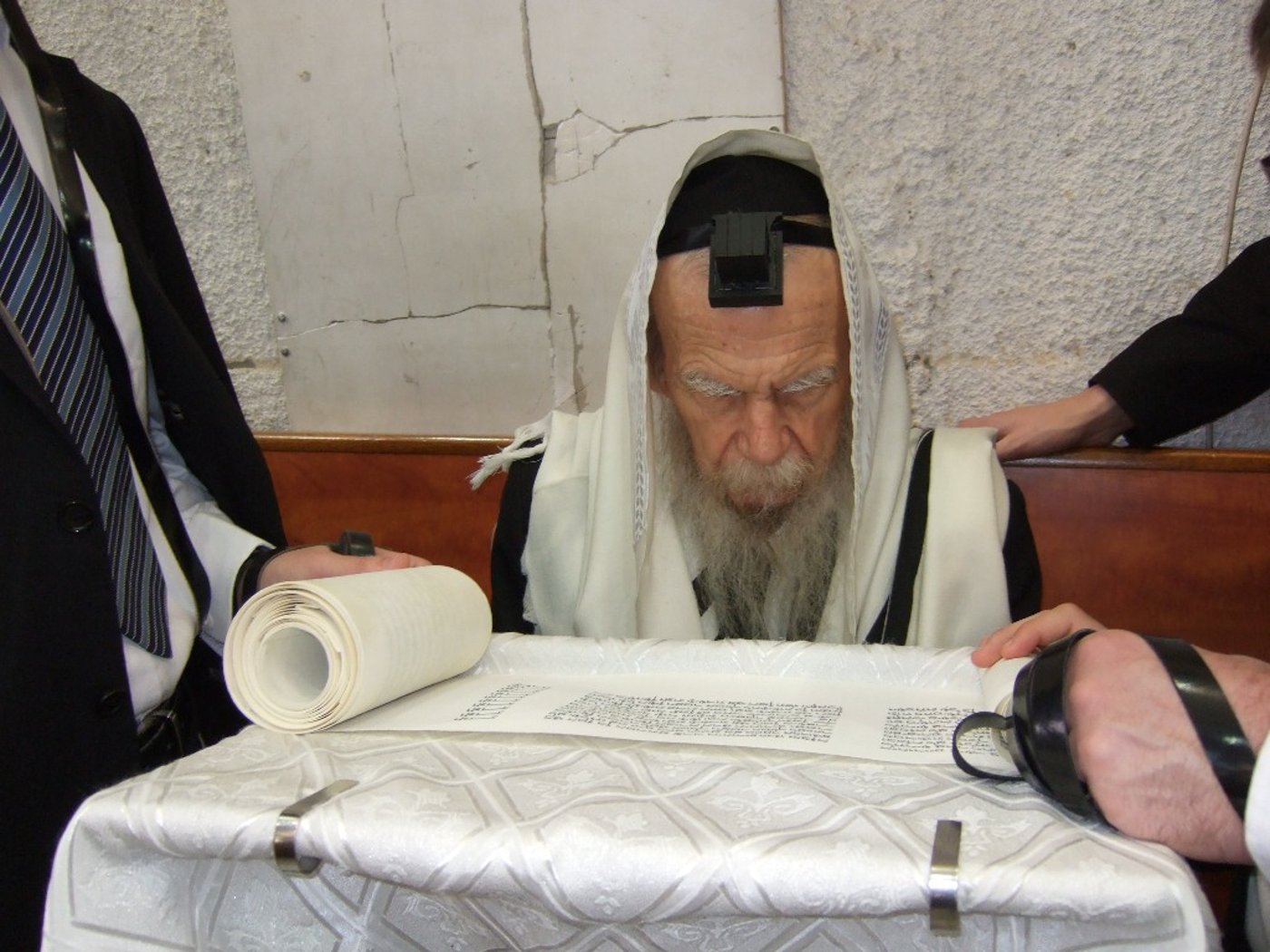 פורים בישיבת פוניבז' • תיעוד ענק