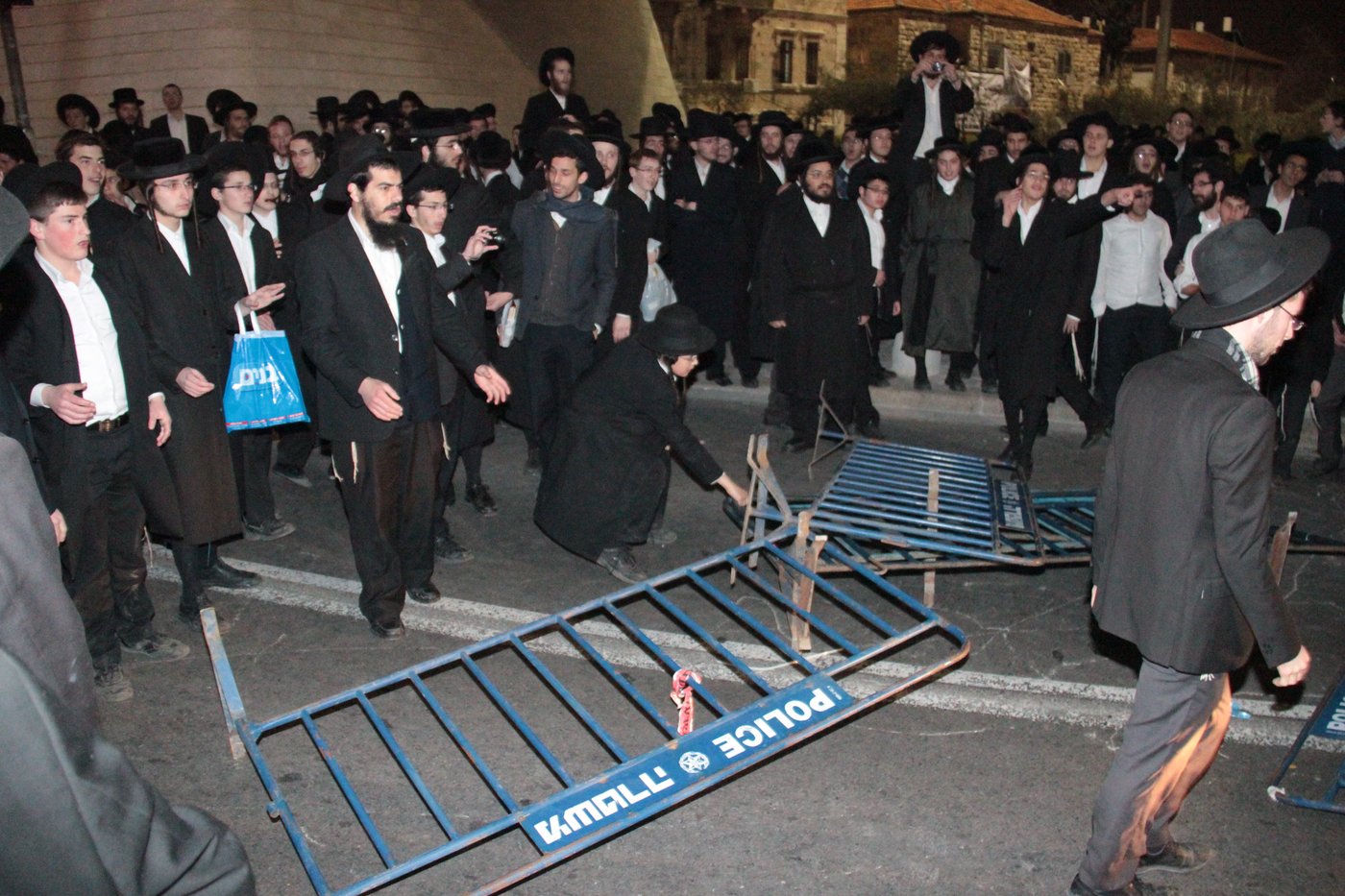 בסיום ההפגנה בי-ם: עימות אלים בין המפגינים החרדים