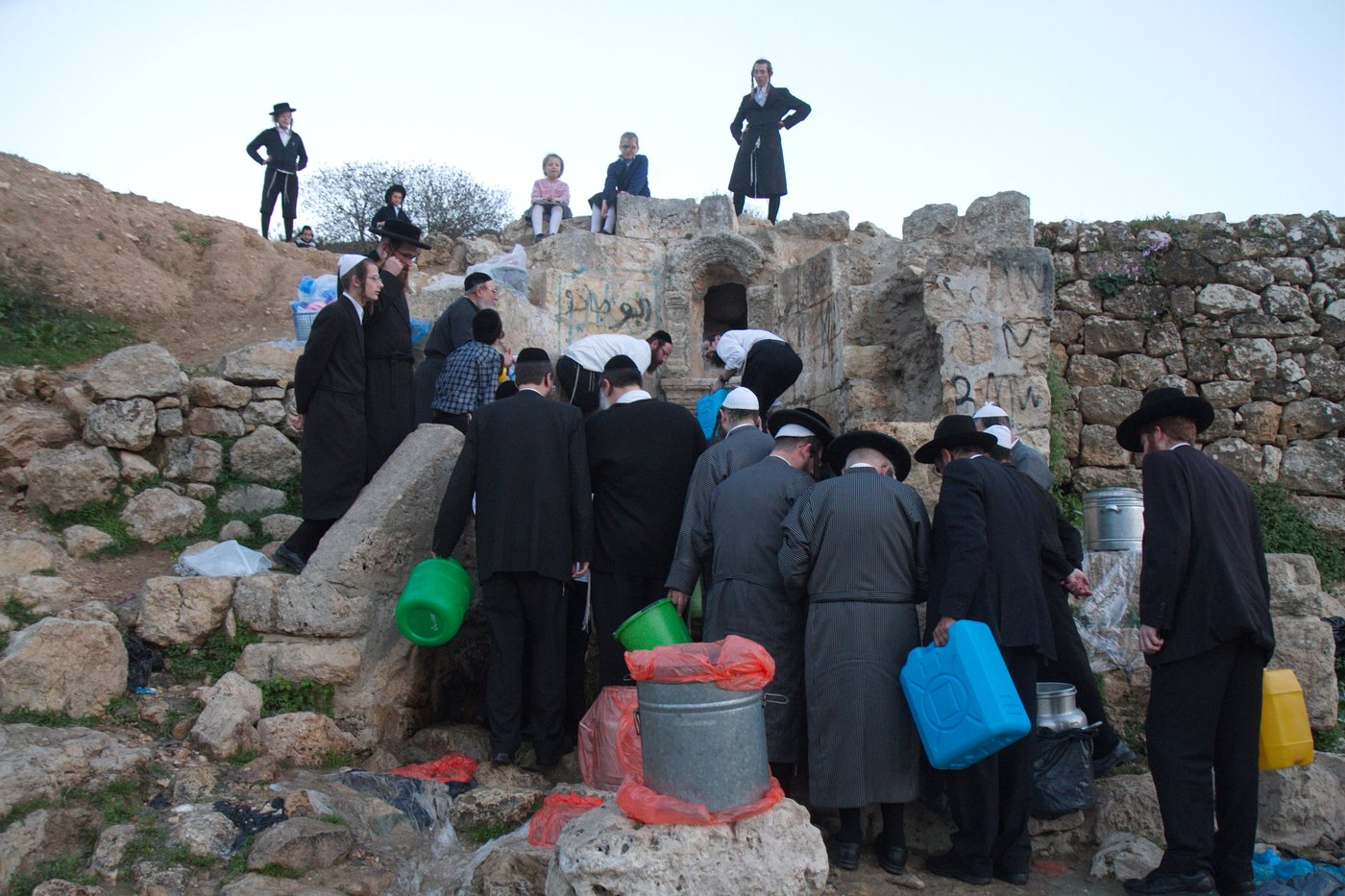 תיעוד: שאיבת "מים שלנו" במעיין עין חניה