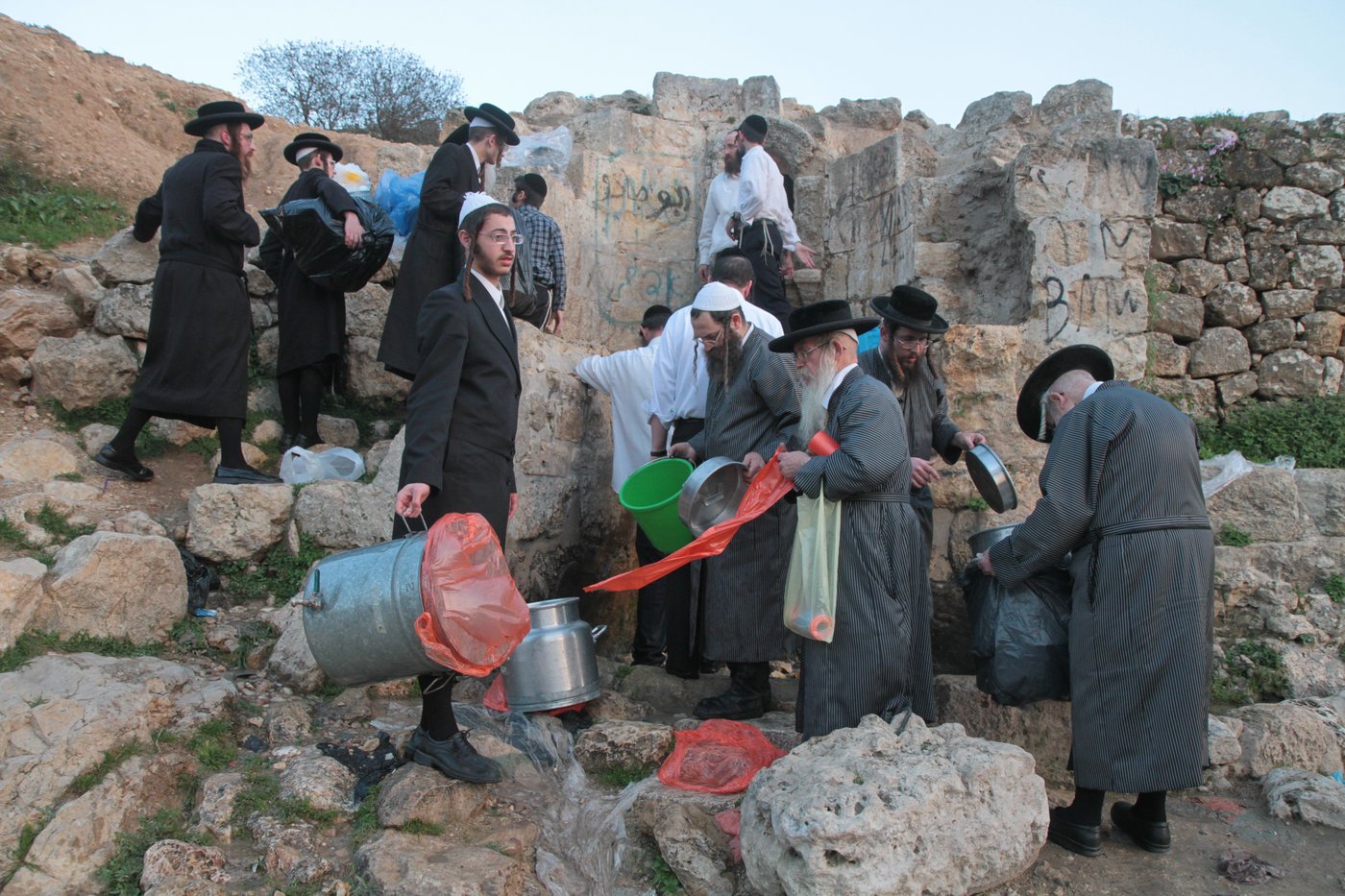 תיעוד: שאיבת "מים שלנו" במעיין עין חניה