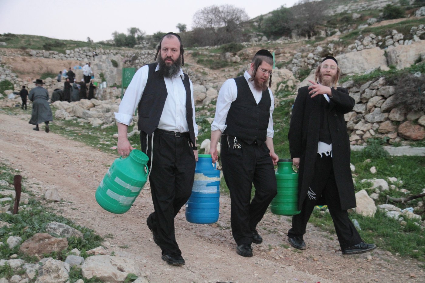 תיעוד: שאיבת "מים שלנו" במעיין עין חניה