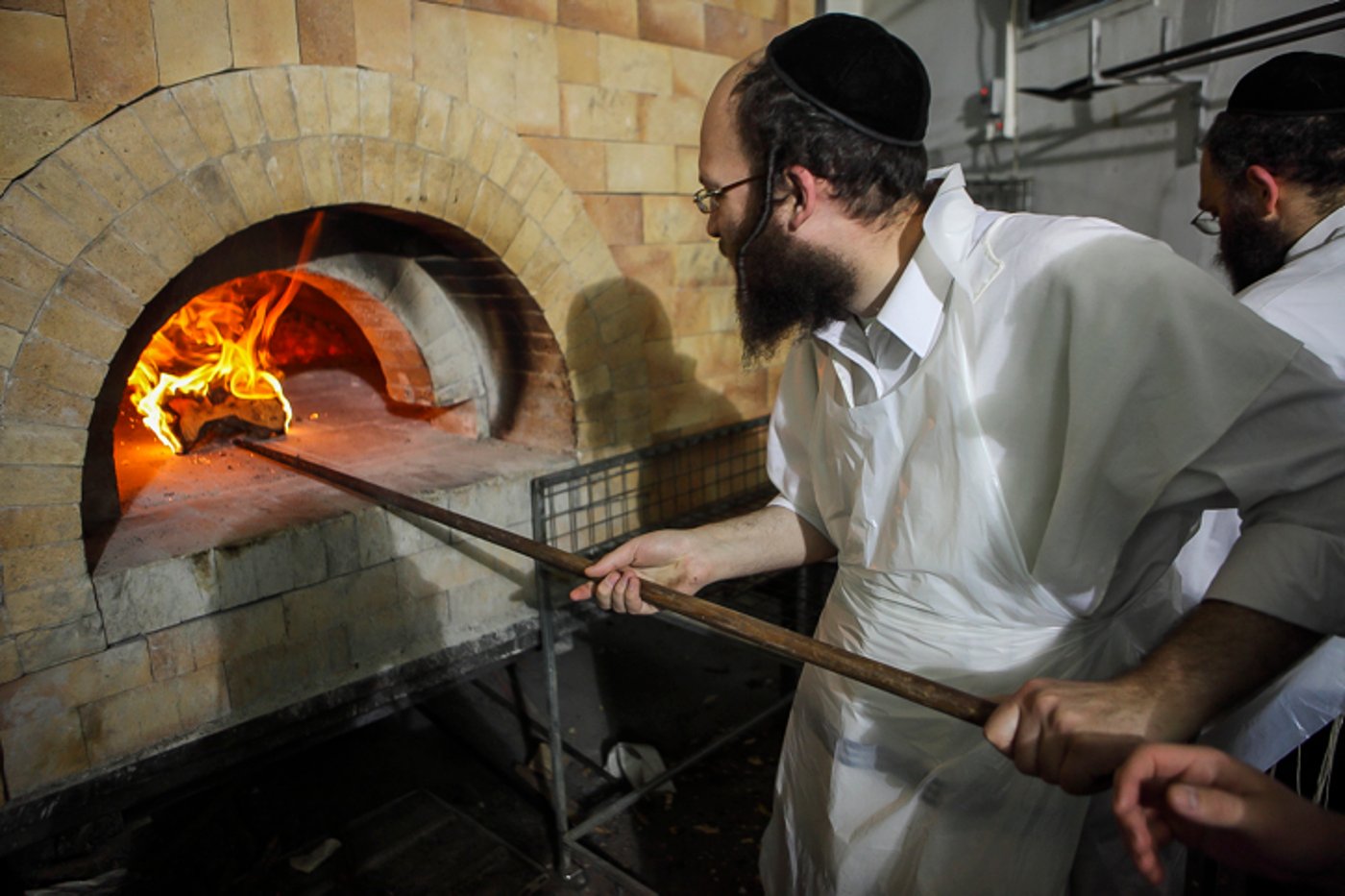גלריה: כך אופים מצות לחג הפסח