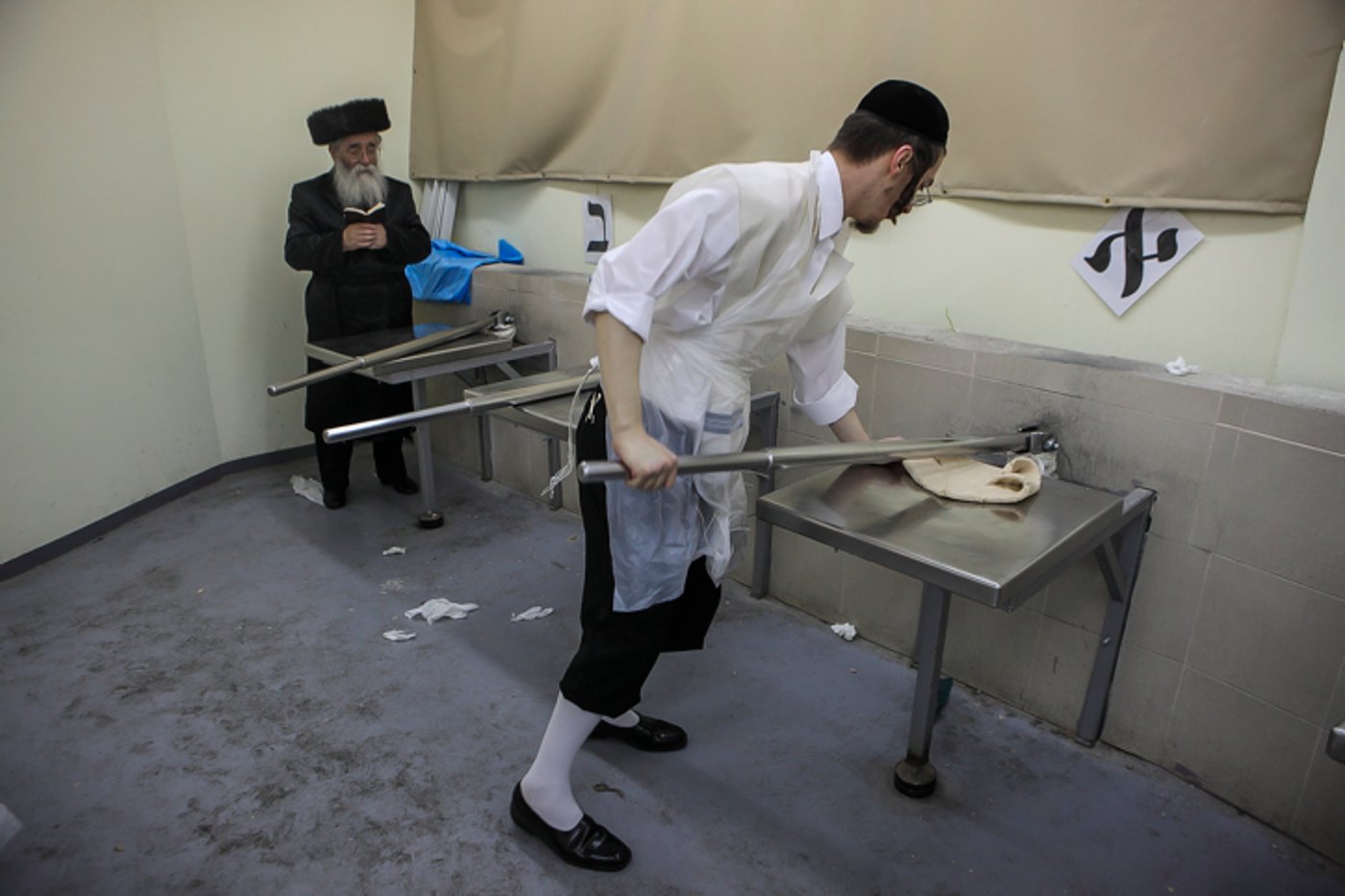 גלריה: כך אופים מצות לחג הפסח