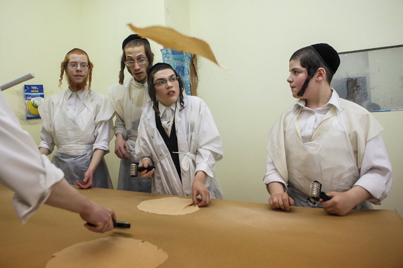 גלריה: כך אופים מצות לחג הפסח