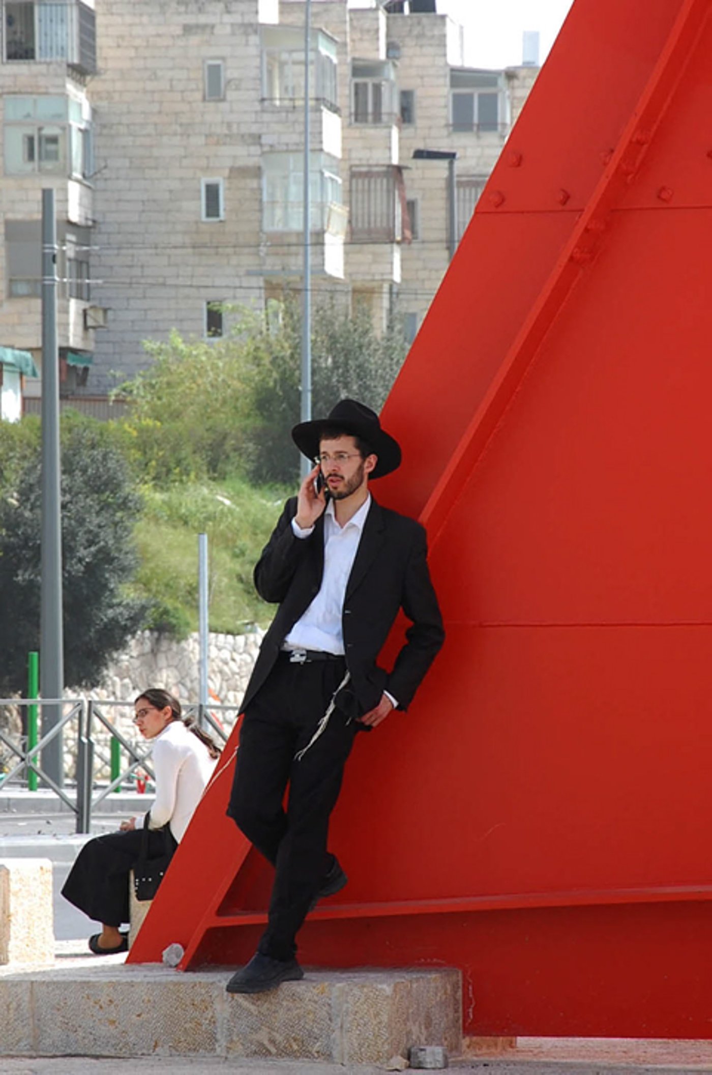 הסמארטפון המוגן: מלחמת עולם פנים-חרדית בעד ונגד