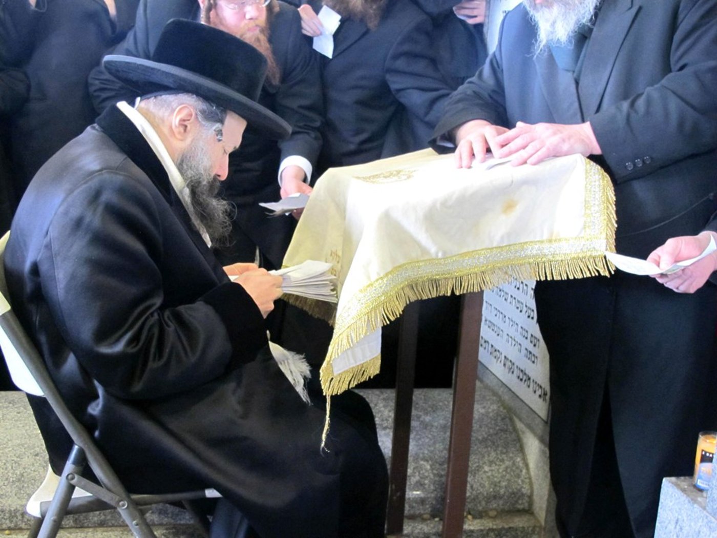 גלריה: טיש ההילולא בבאבוב