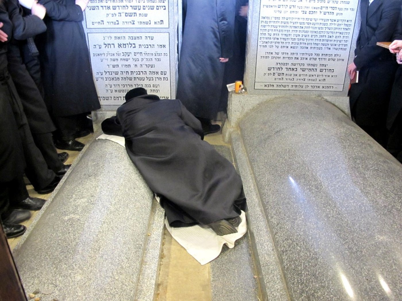 גלריה: טיש ההילולא בבאבוב
