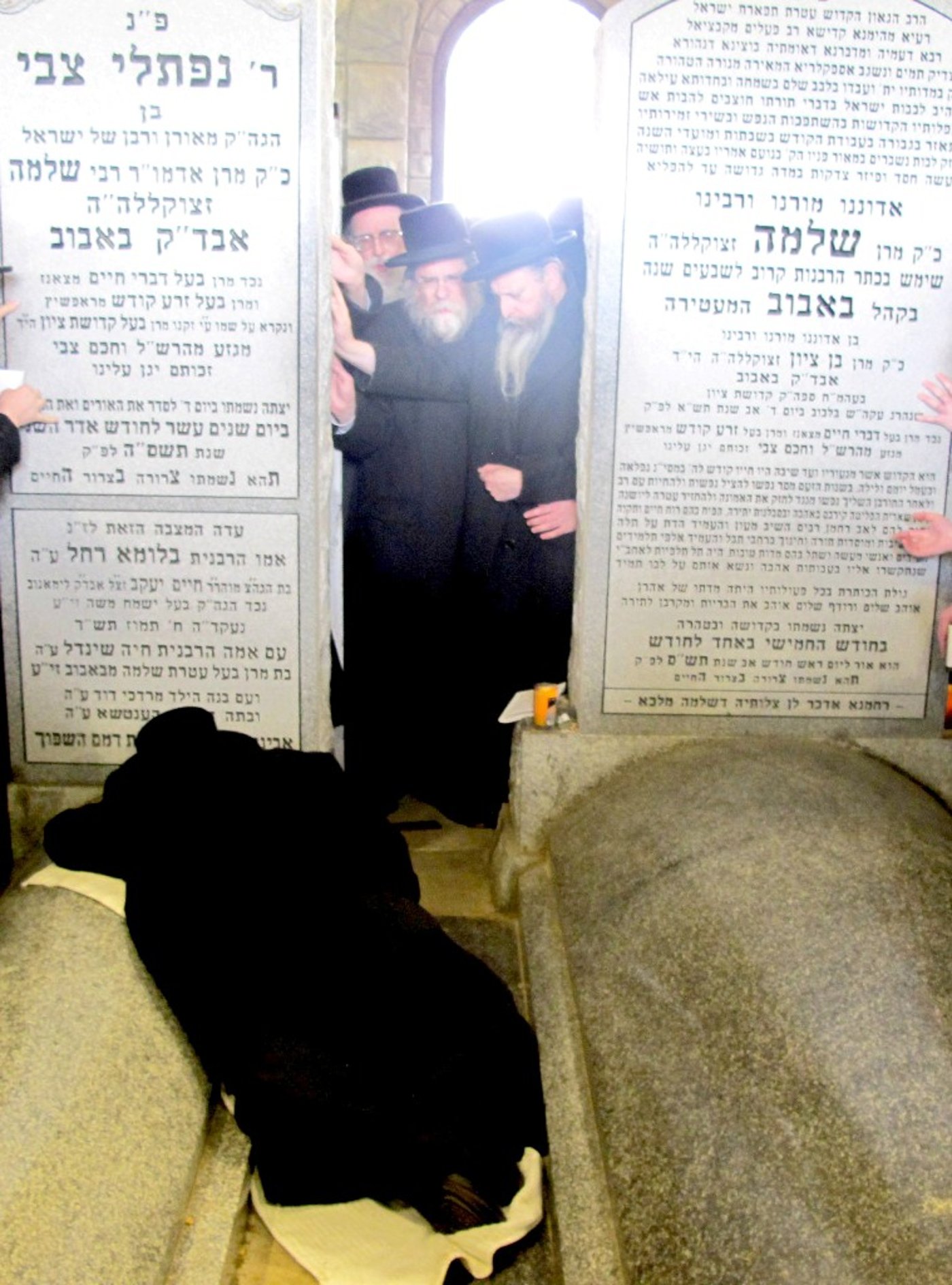 גלריה: טיש ההילולא בבאבוב