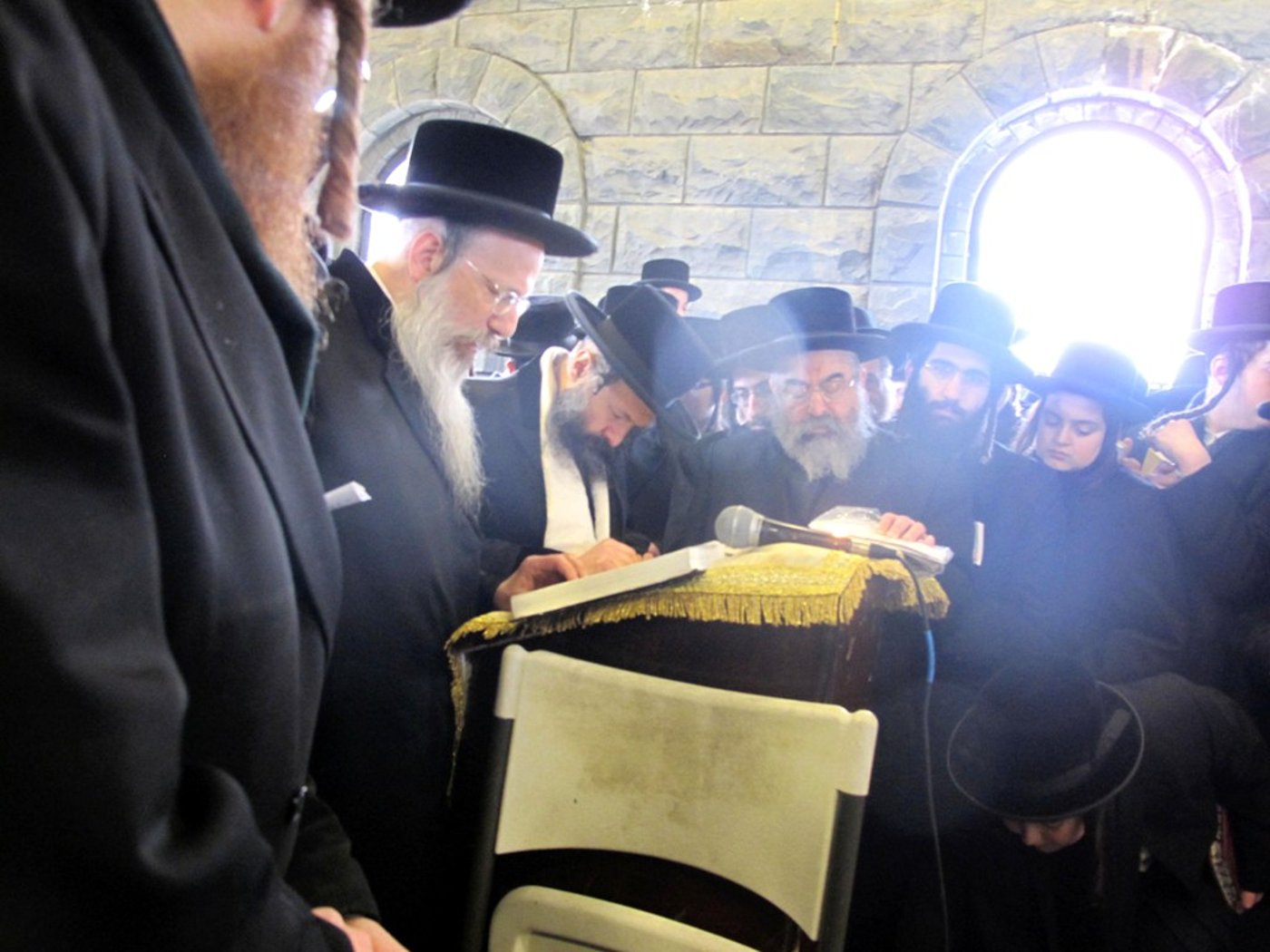 גלריה: טיש ההילולא בבאבוב