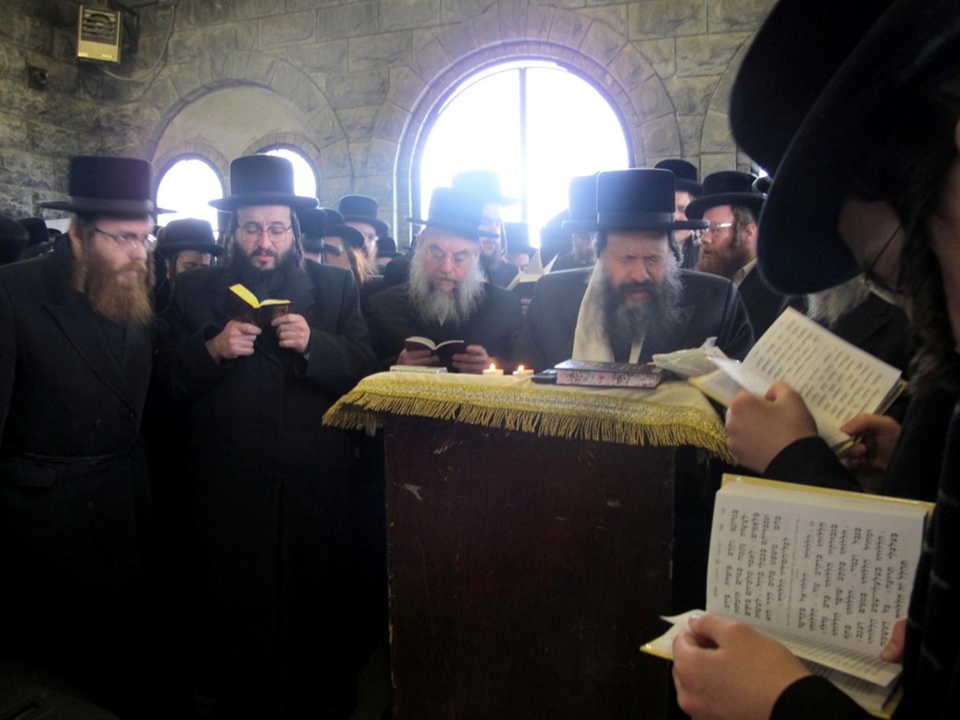 גלריה: טיש ההילולא בבאבוב