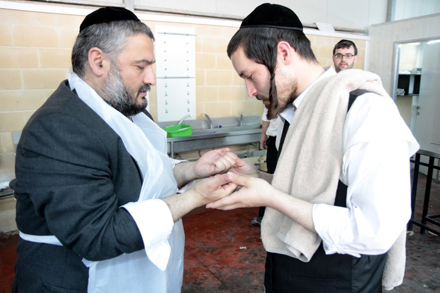 תיעוד: משה אבוטבול אופה מצות